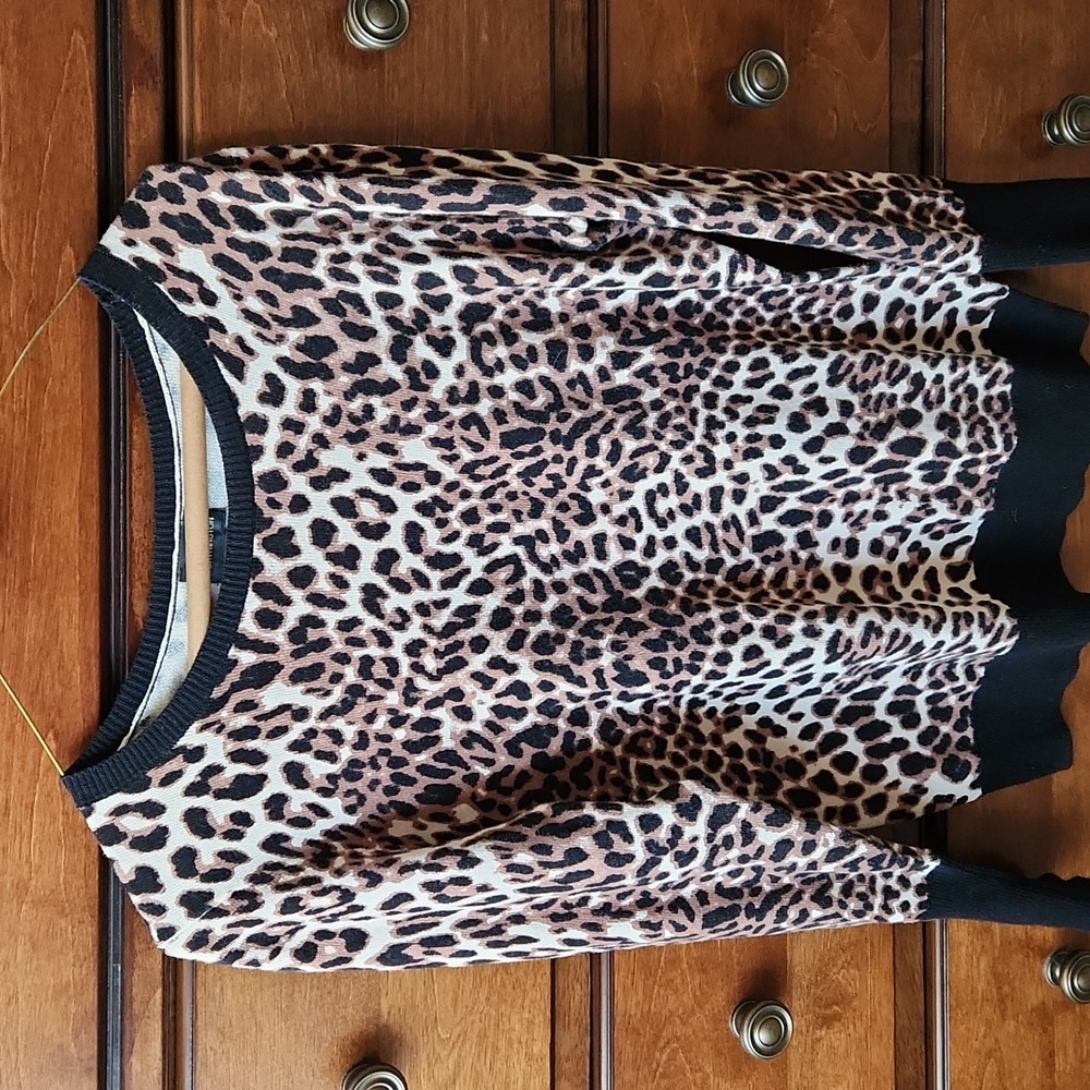 Long sleeve Sweeter black and brown and beige  soft